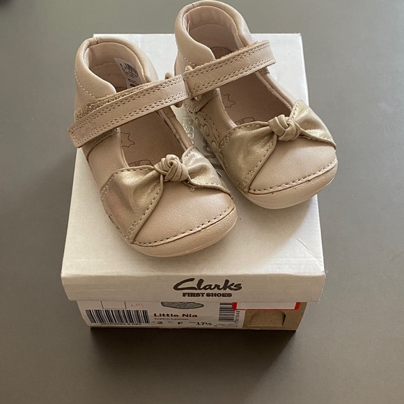 Clarks Gold and Cream Kids Dress Shoes - Picture 1 of 1